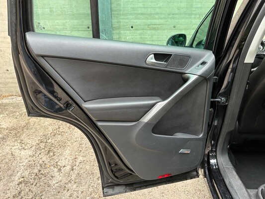 Volkswagen Tiguan 2.0 TSI Track&Field 4Motion 200pk 2008, L-775-LG