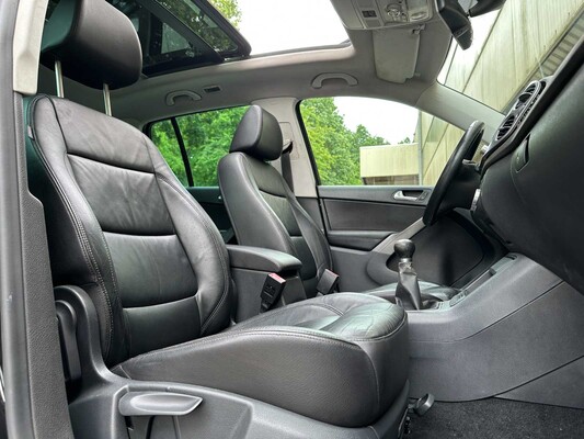 Volkswagen Tiguan 2.0 TSI Track&Field 4Motion 200pk 2008, L-775-LG