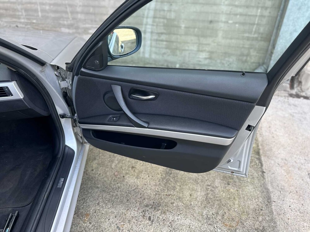 BMW 318i 2.0 3-serie 143pk 2010, S-579-NP