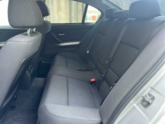 BMW 318i 2.0 3-serie 143pk 2010, S-579-NP