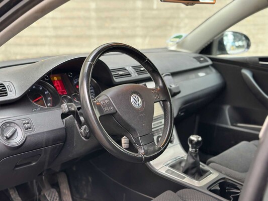 Volkswagen Passat Variant 2.0 FSI Comfortline Business 150pk 2007 (Origineel-NL), 93-TP-DP