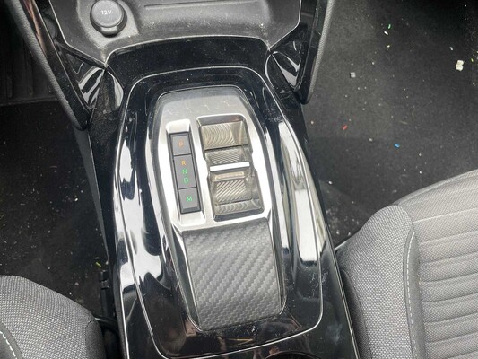 Peugeot 2008 1.2 pure tech 131pk 2023