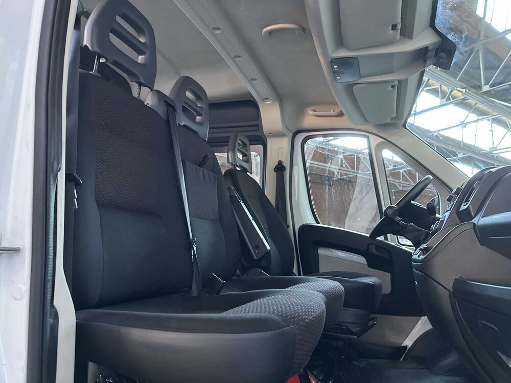 Peugeot Boxer 335 2.2 HDI L3H2 XR DC 6-Persoons 150pk 2016 Bedrijfswagen, V-165-GX