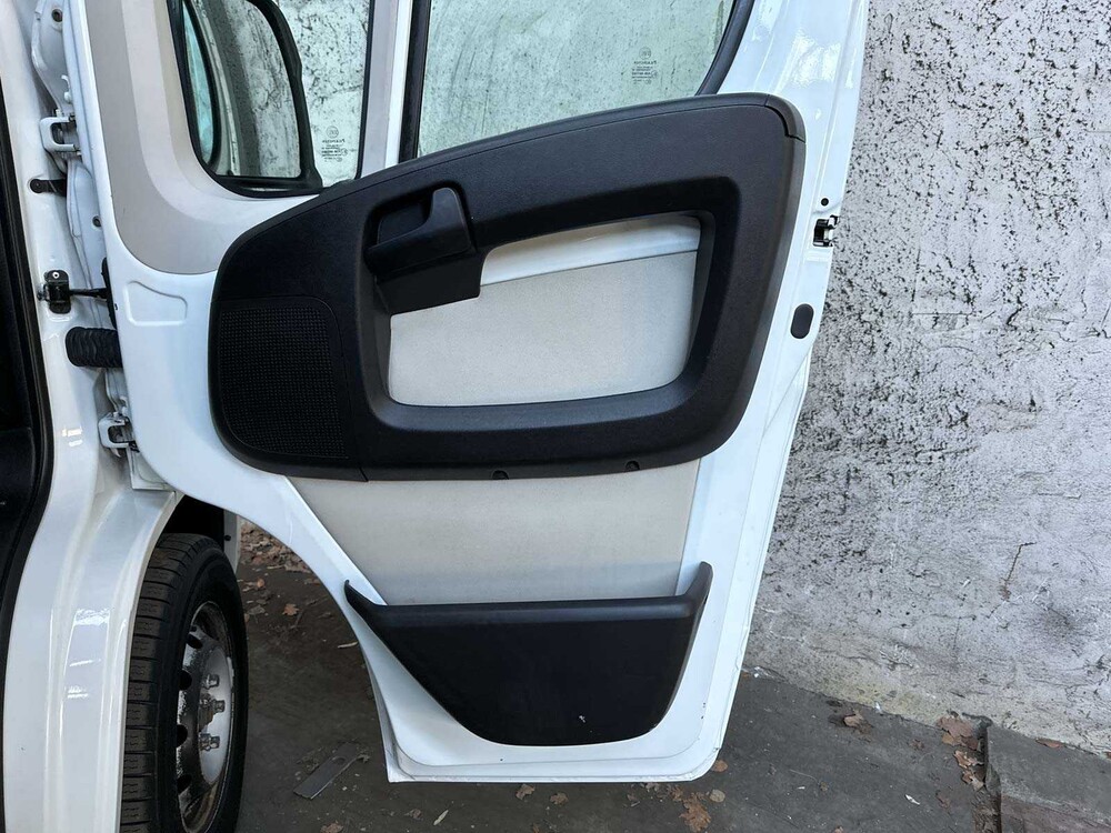 Peugeot Boxer 335 2.2 HDI L3H2 XR DC 6-Persoons 150pk 2016 Bedrijfswagen, V-165-GX