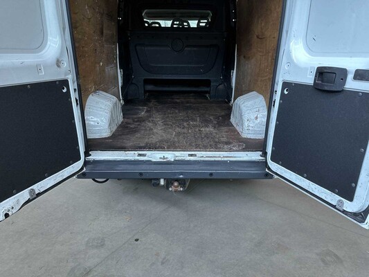 Peugeot Boxer 335 2.2 HDI L3H2 XR DC 6-Persoons 150pk 2016 Bedrijfswagen, V-165-GX
