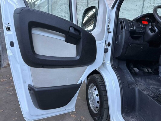 Peugeot Boxer 335 2.2 HDI L3H2 XR DC 6-Persoons 150pk 2016 Bedrijfswagen, V-165-GX
