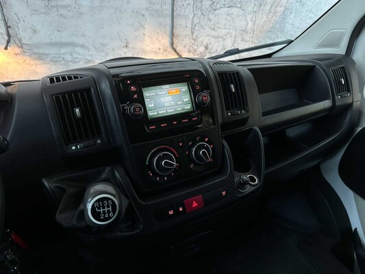 Peugeot Boxer 335 2.2 HDI L3H2 XR DC 6-Persoons 150pk 2016 Bedrijfswagen, V-165-GX