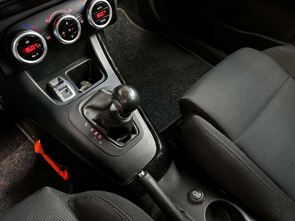 Alfa Romeo Giulietta 1.4 T Distinctive 170pk 2012 (Origineel-NL), 00-XKP-5