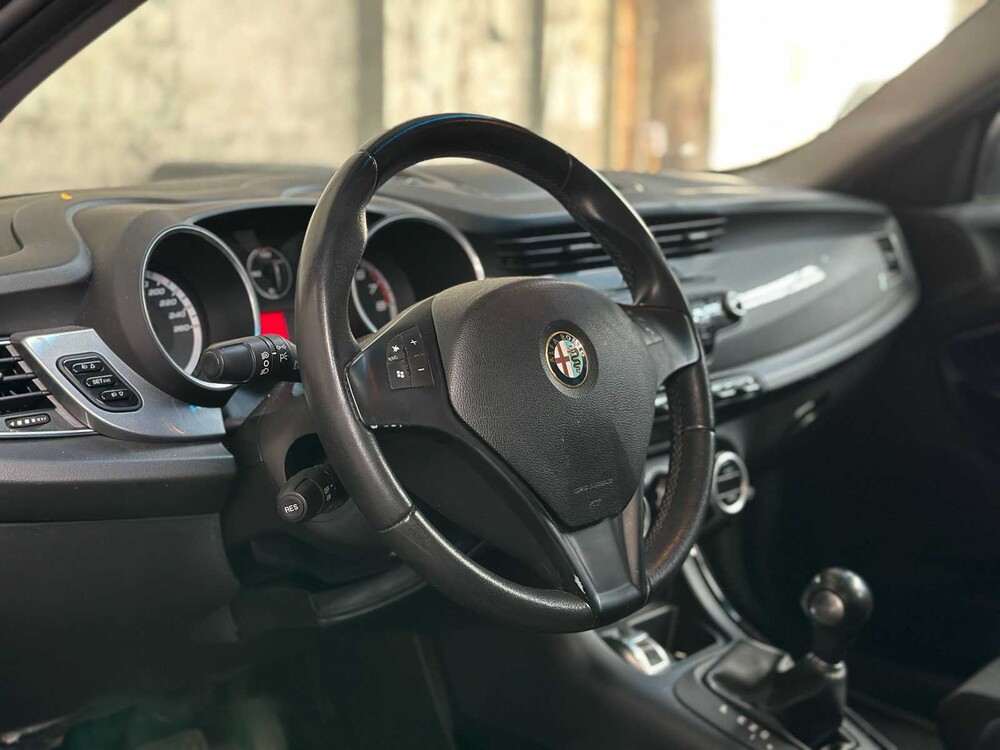 Alfa Romeo Giulietta 1.4 T Distinctive 170pk 2012 (Origineel-NL), 00-XKP-5