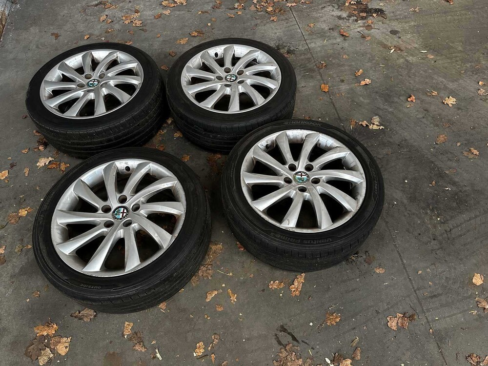 Alfa Romeo Giulietta 1.4 T Distinctive 170pk 2012 (Origineel-NL), 00-XKP-5