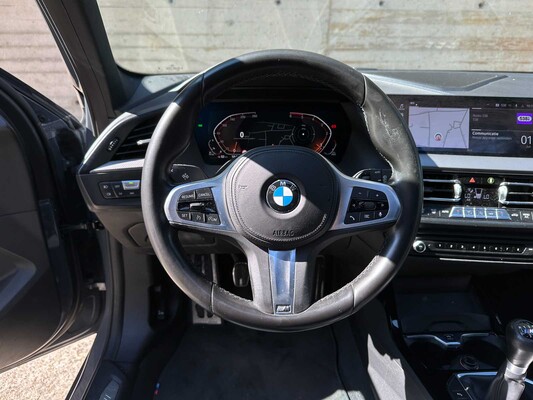 BMW 118d Executive Edition M Sport 150pk 2020 (Origineel-NL + 1e eigenaar) 1-serie, J-592-BH