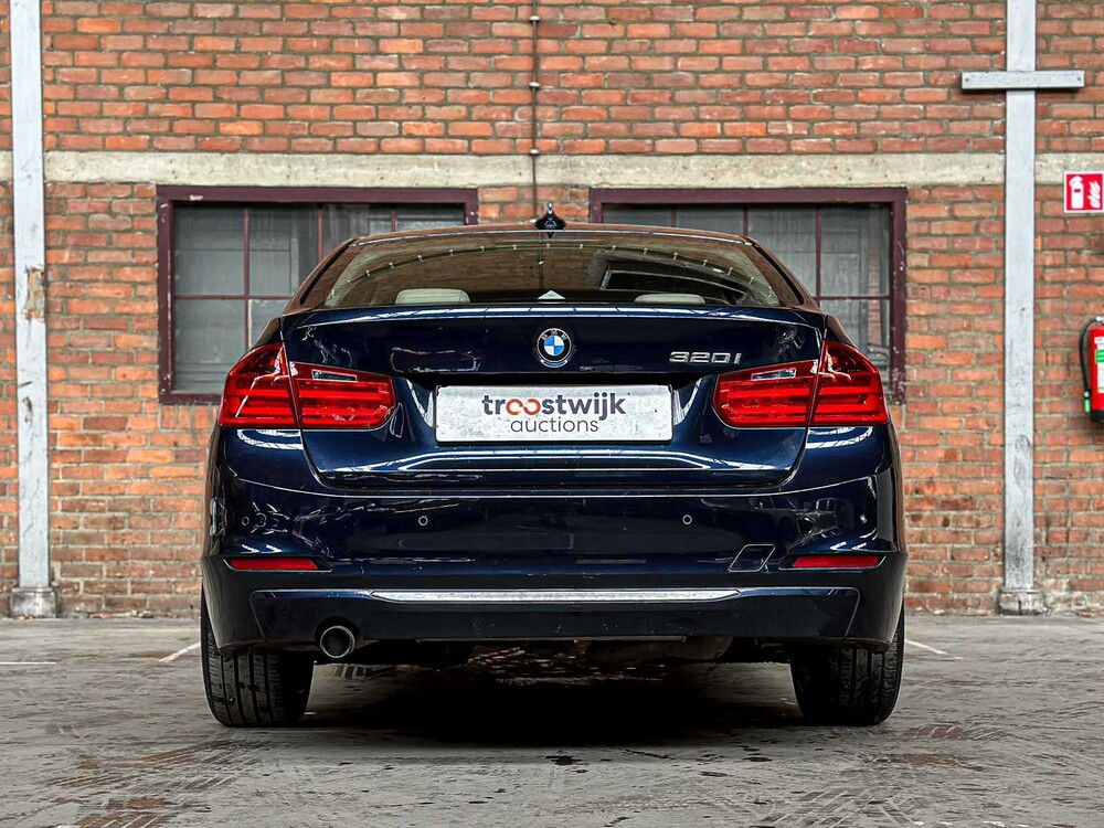 BMW 320i EfficientDynamics Edition Upgrade Edition 170pk 2013 (Origineel-NL) 3-serie, 1-SLL-03
