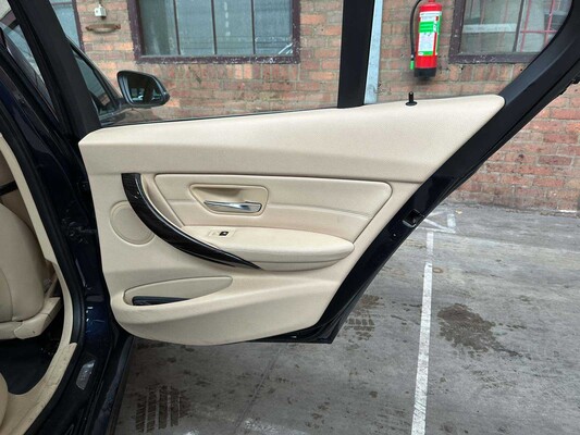 BMW 320i EfficientDynamics Edition Upgrade Edition 170pk 2013 (Origineel-NL) 3-serie, 1-SLL-03