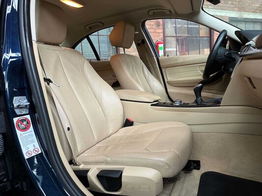BMW 320i EfficientDynamics Edition Upgrade Edition 170pk 2013 (Origineel-NL) 3-serie, 1-SLL-03