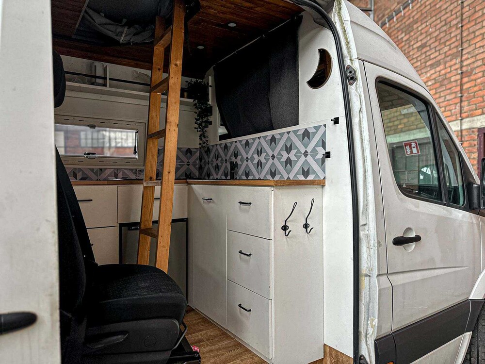 Volkswagen Crafter Camper 134 PS 2011 (Original-NL), H-493-HN