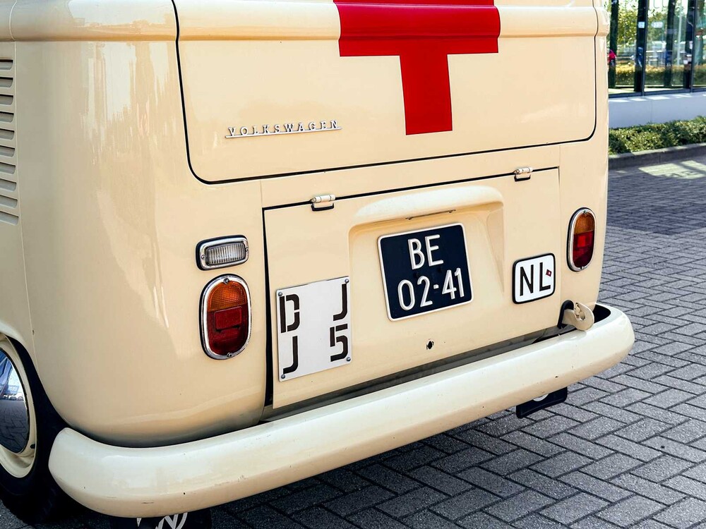 Volkswagen T1 Ambulance Transporter 1500-27 1965, BE-02-41