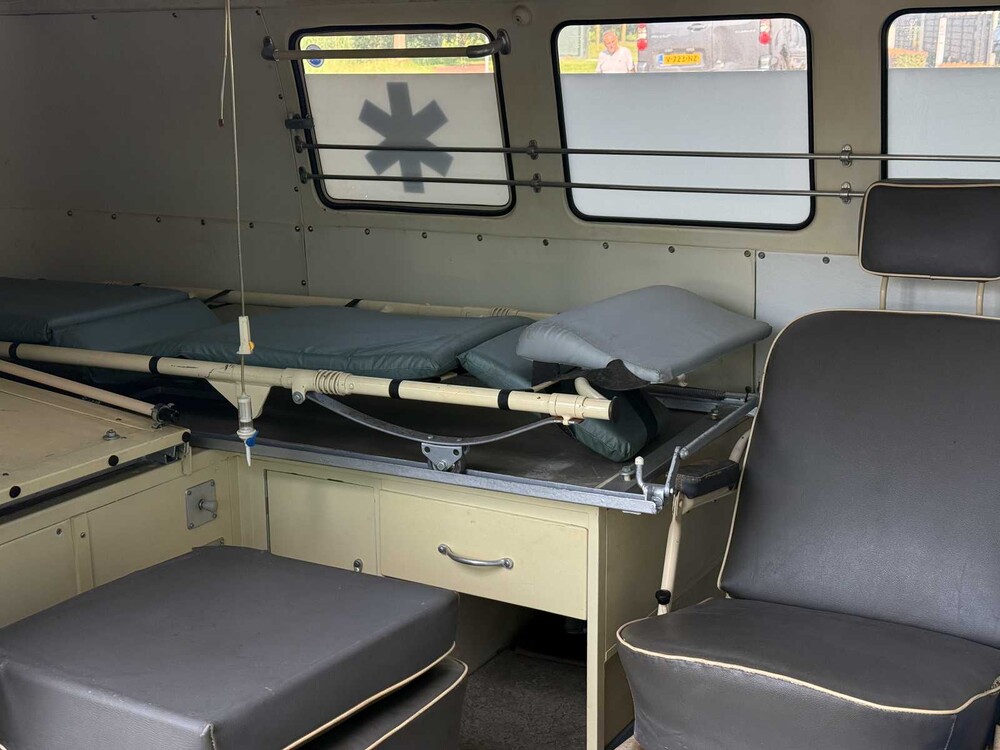 Volkswagen T1 Ambulance Transporter 1500-27 1965, BE-02-41