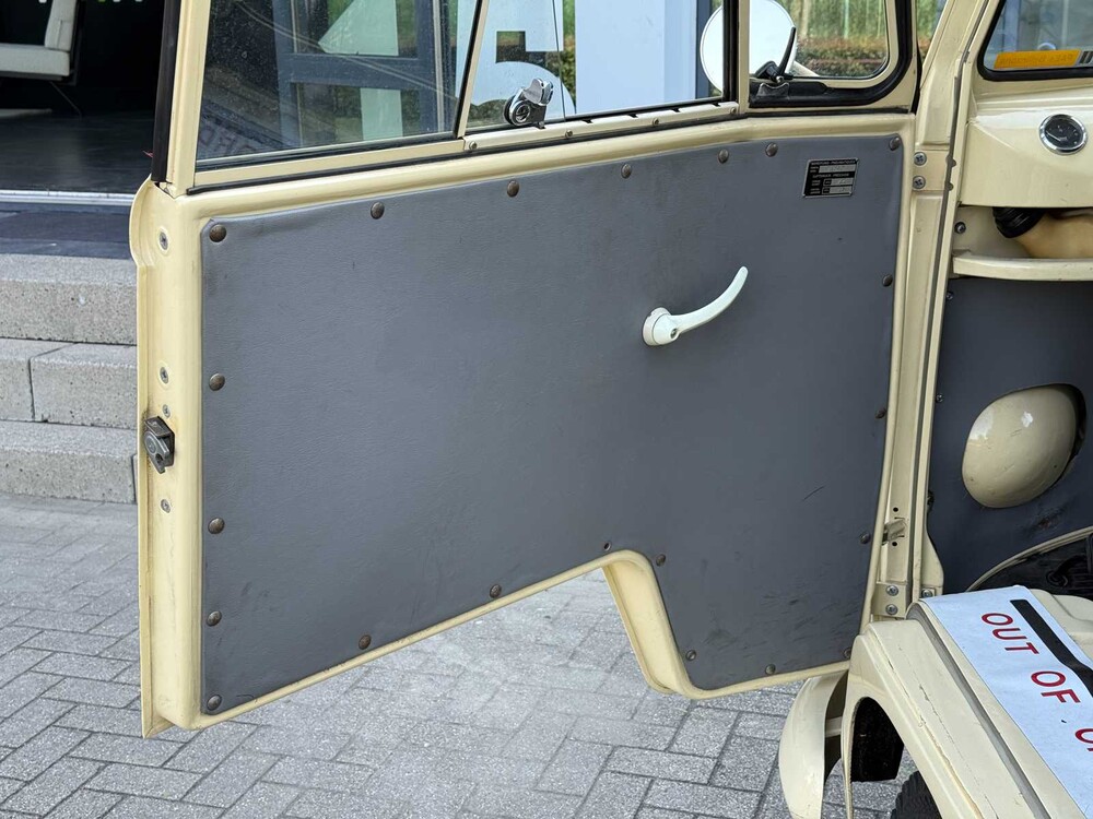 Volkswagen T1 Ambulance Transporter 1500-27 1965, BE-02-41