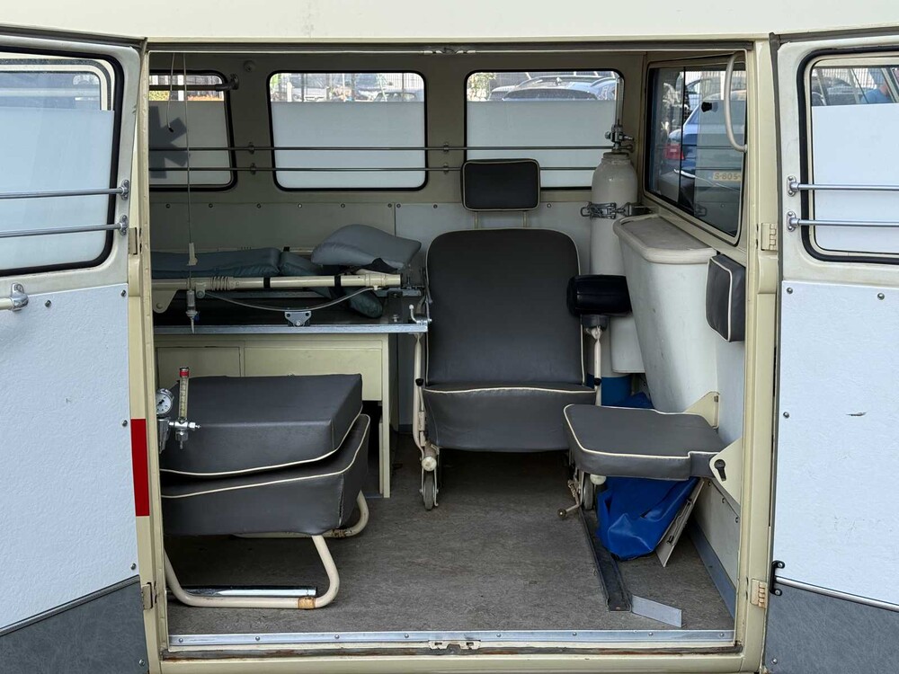 Volkswagen T1 Ambulance Transporter 1500-27 1965, BE-02-41