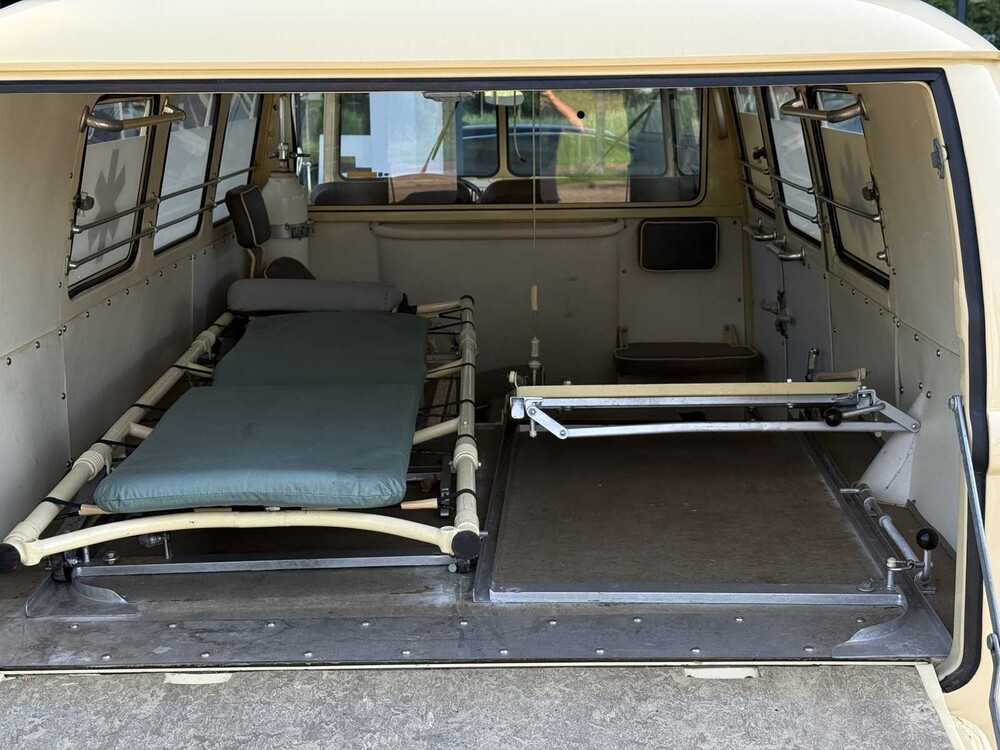 Volkswagen T1 Ambulance Transporter 1500-27 1965, BE-02-41
