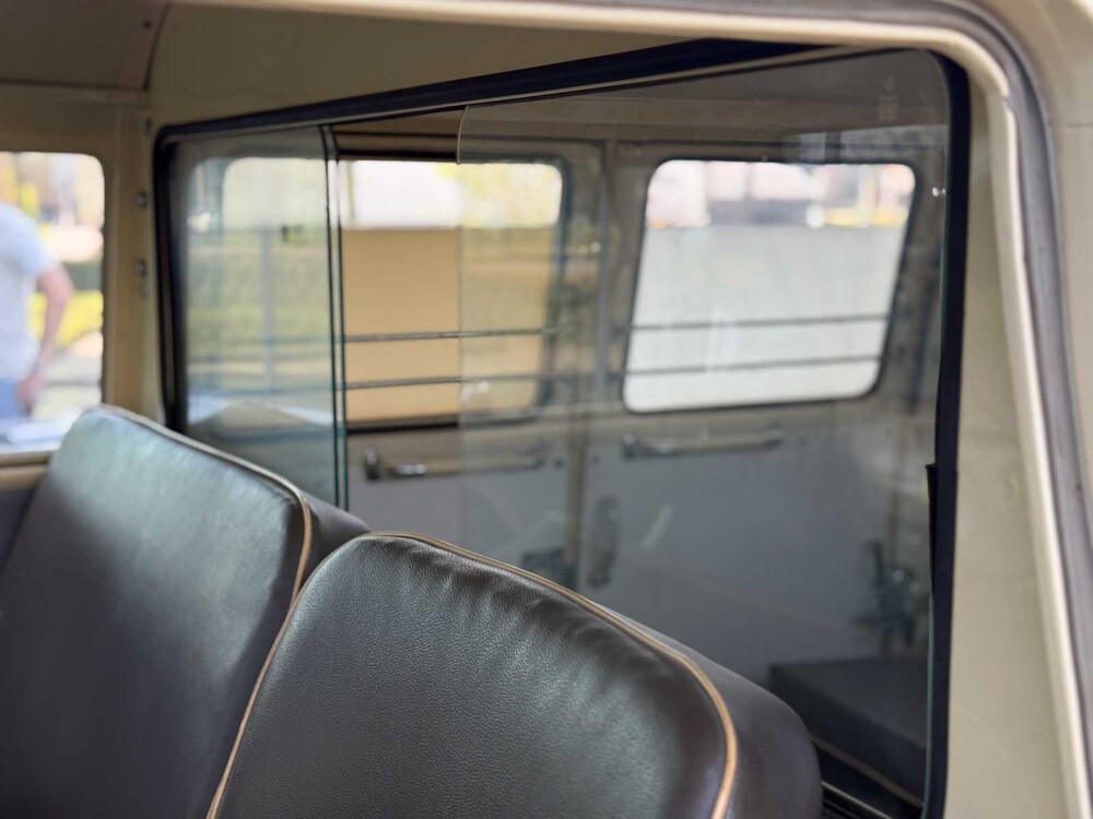 Volkswagen T1 Ambulance Transporter 1500-27 1965, BE-02-41