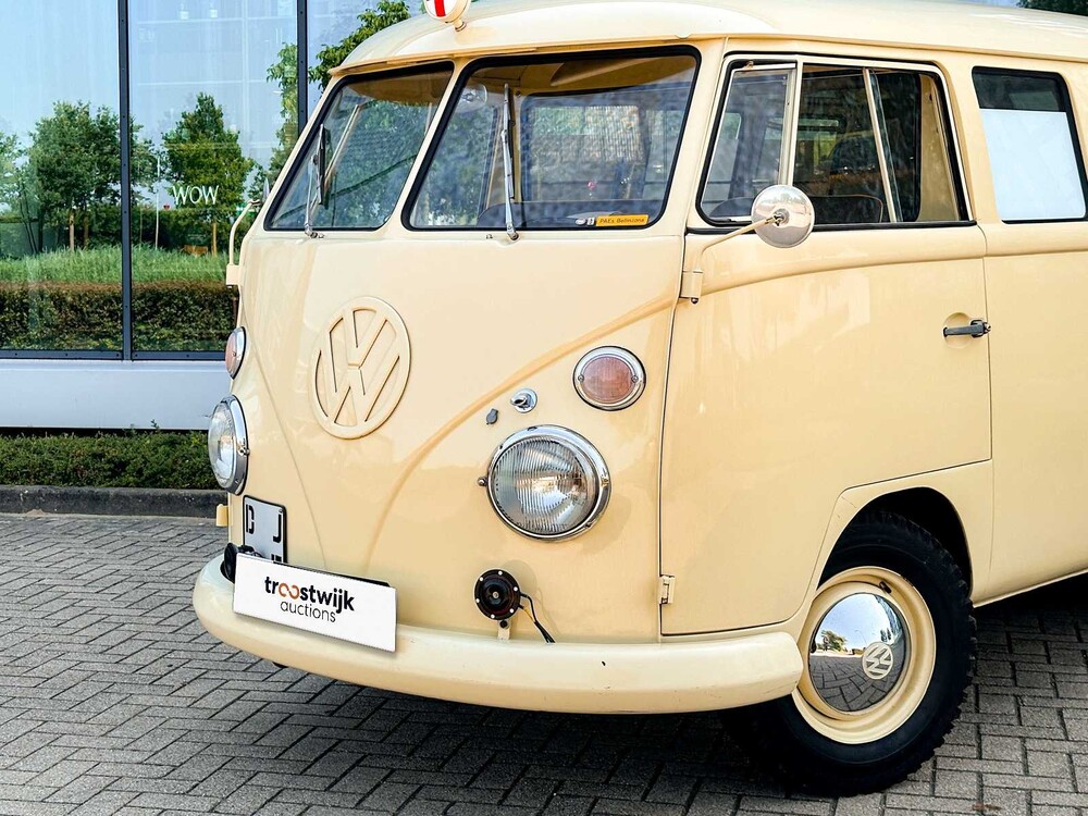 Volkswagen T1 Ambulance Transporter 1500-27 1965, BE-02-41