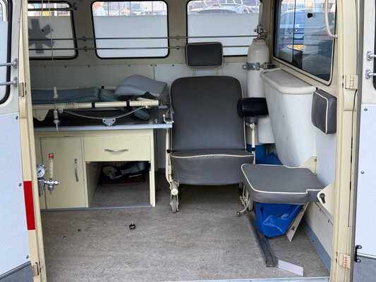 Volkswagen T1 Ambulance Transporter 1500-27 1965, BE-02-41