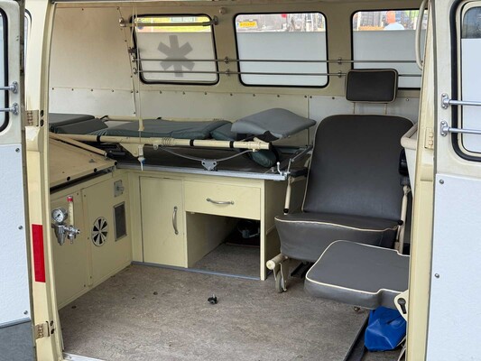 Volkswagen T1 Ambulance Transporter 1500-27 1965, BE-02-41