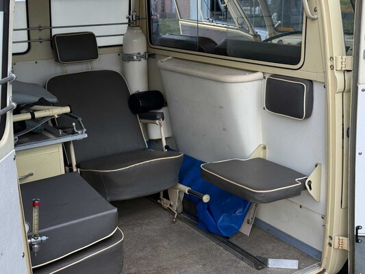 Volkswagen T1 Ambulance Transporter 1500-27 1965, BE-02-41