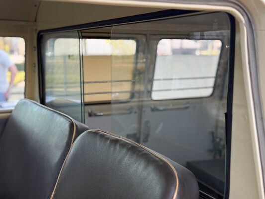 Volkswagen T1 Ambulance Transporter 1500-27 1965, BE-02-41