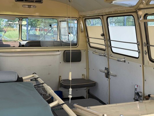 Volkswagen T1 Ambulance Transporter 1500-27 1965, BE-02-41