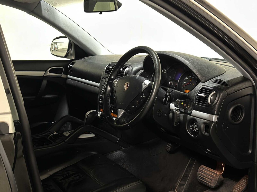 Porsche Cayenne 3.2 V6 250pk 2005 4x4, 8-SBX-00