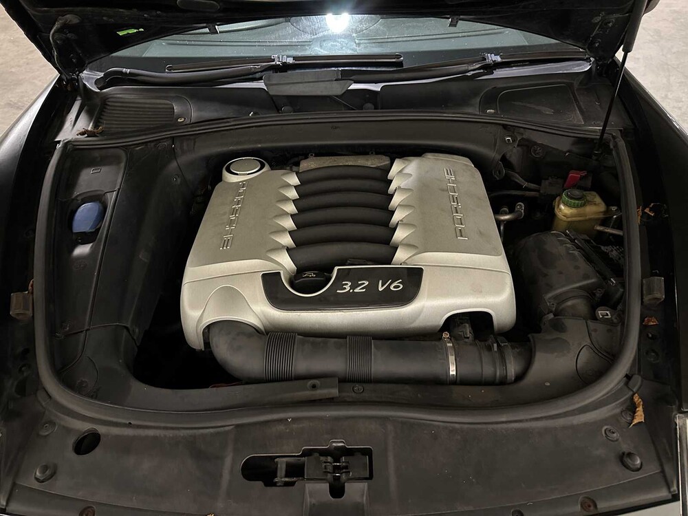 Porsche Cayenne 3.2 V6 250pk 2005 4x4, 8-SBX-00