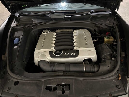 Porsche Cayenne 3.2 V6 250pk 2005 4x4, 8-SBX-00