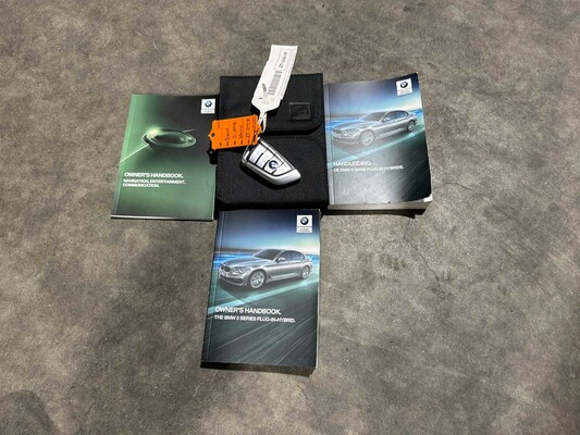 BMW 530e iPerformance High Executive 5-serie 252pk 2019 (Origineel-NL + 1eigenaar), ZT-244-H
