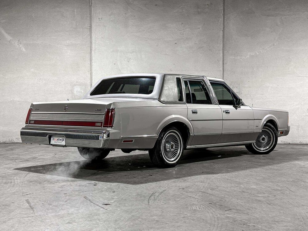 Lincoln Town Car 4.9 V8 Signature SD 160hp 1989, K-946-BX