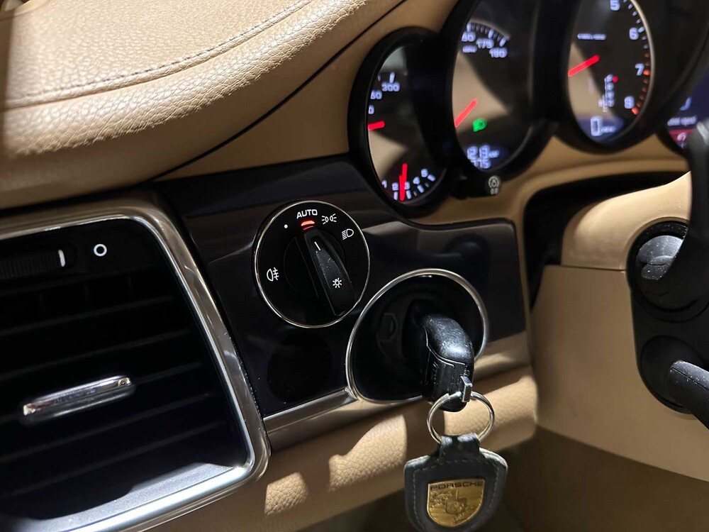 Porsche Panamera 3.6 V6 299pk 2012, RJ-394-N