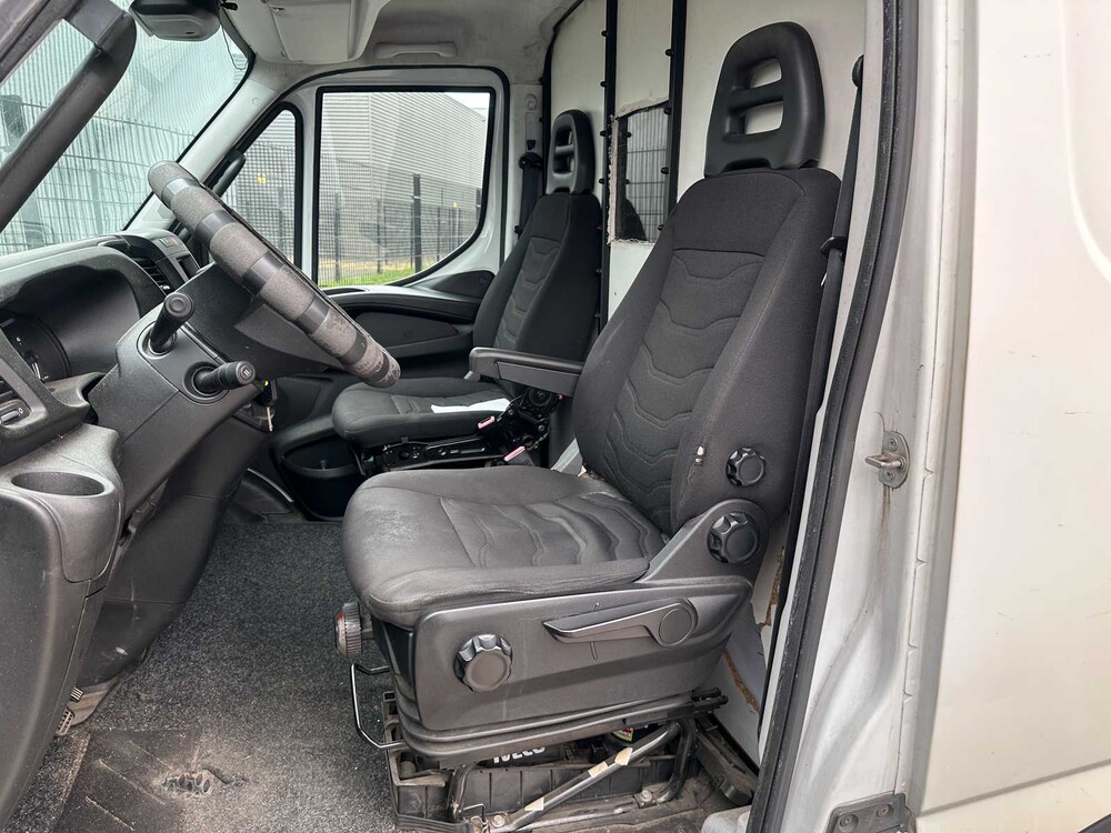 Iveco Daily 35S11V 2.3 410 H3 106pk 2016 (Origineel-NL) Automaat, VT-330-S