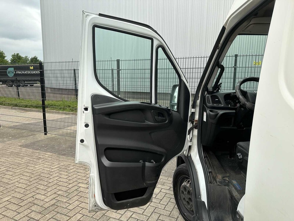 Iveco Daily 35S11V 2.3 410 H3 106pk 2016 (Origineel-NL) Automaat, VT-330-S