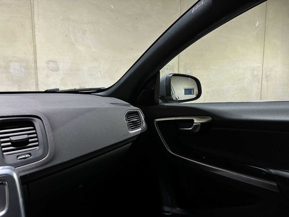 Volvo V60 2,4 D5 Doppelmotor Special Edition 163 PS 2015, NH-759-L