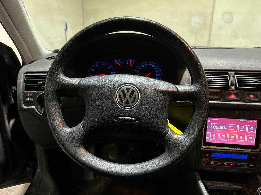 Volkswagen Golf 1.6 Trendline 101pk 2000, 99-DT-KF