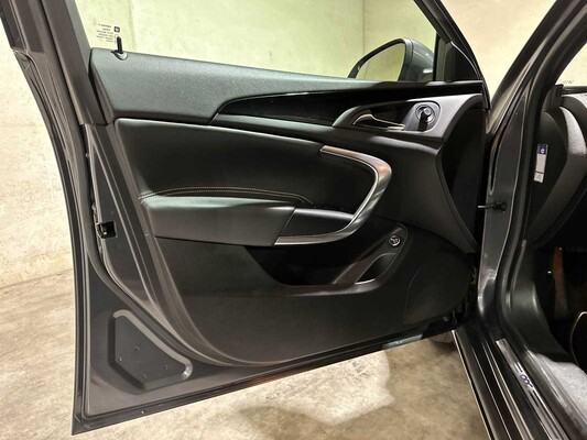 Opel Insignia OPC Sports Tourer 2.8 T 4x4 2.8 V6 325pk 2011, L-384-JX