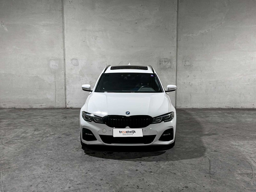 BMW 320e Touring Business Edition Plus M-Sport 204pk 2022 (Origineel-NL + 1e Eigenaar) 3-Serie, P-991-JH