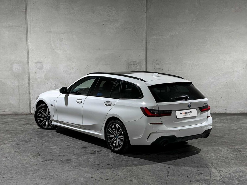 BMW 320e Touring Business Edition Plus M-Sport 204pk 2022 (Origineel-NL + 1e Eigenaar) 3-Serie, P-991-JH