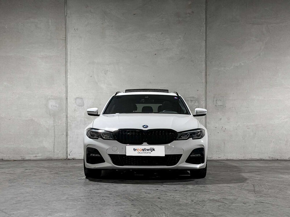 BMW 320e Touring Business Edition Plus M-Sport 204pk 2022 (Origineel-NL + 1e Eigenaar) 3-Serie, P-991-JH