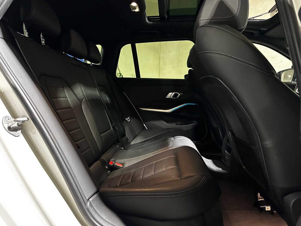 BMW 320e Touring Business Edition Plus M-Sport 204pk 2022 (Origineel-NL + 1e Eigenaar) 3-Serie, P-991-JH