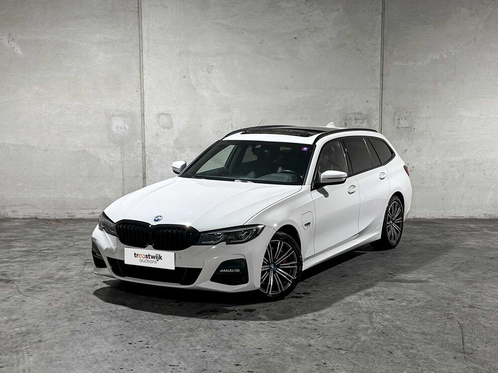 BMW 320e Touring Business Edition Plus M-Sport 204pk 2022 (Origineel-NL + 1e Eigenaar) 3-Serie, P-991-JH