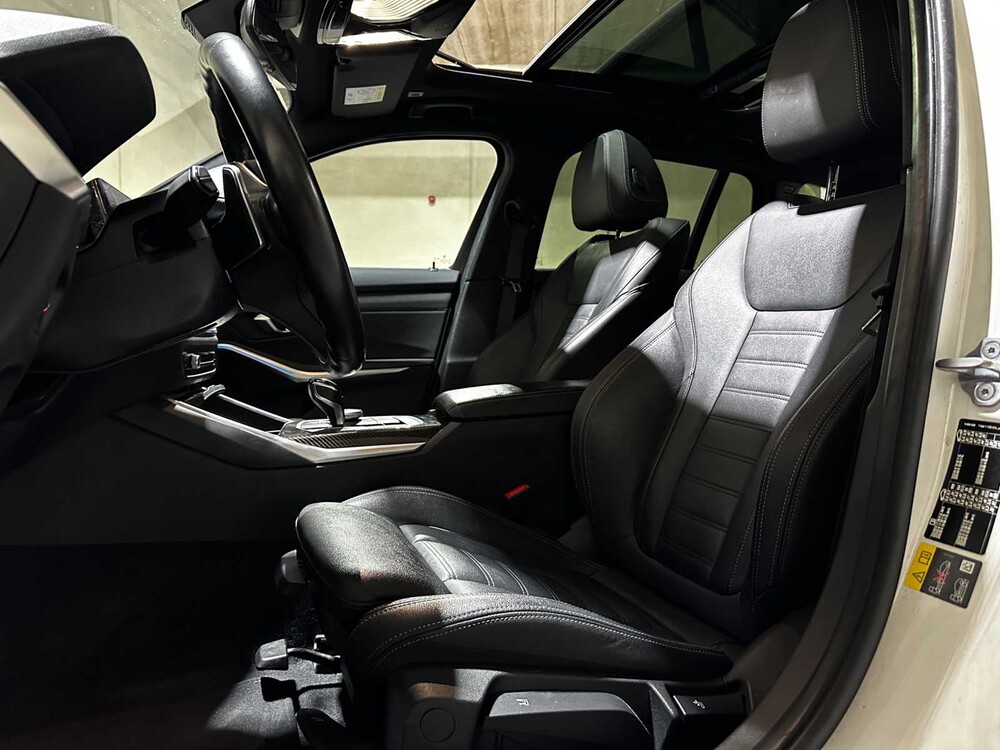 BMW 320e Touring Business Edition Plus M-Sport 204pk 2022 (Origineel-NL + 1e Eigenaar) 3-Serie, P-991-JH