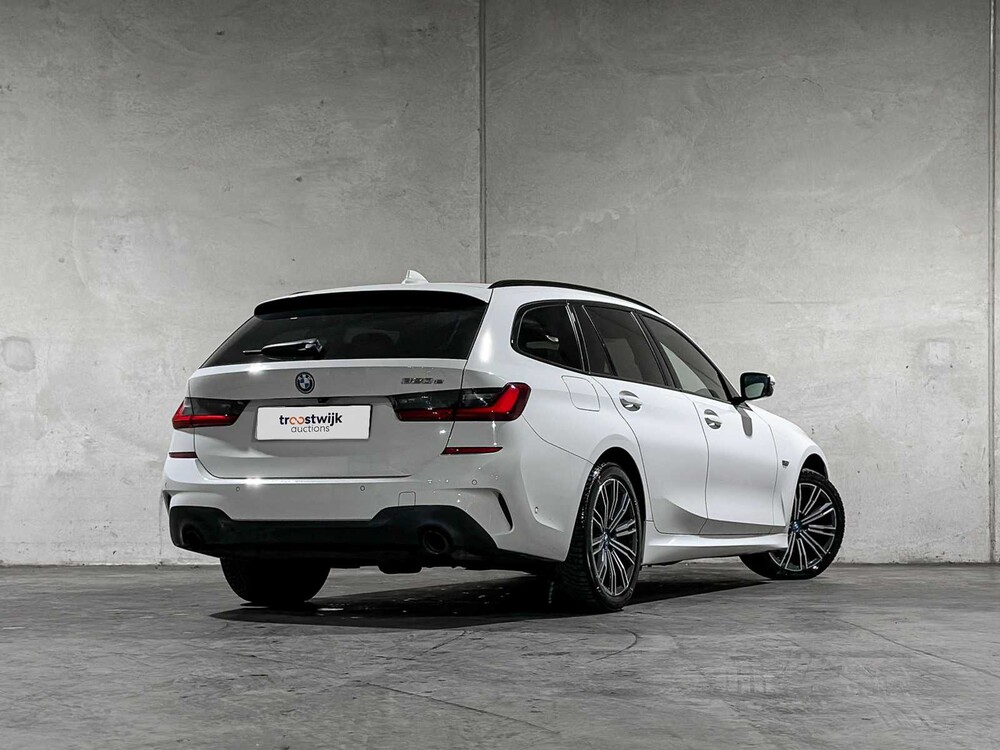 BMW 320e Touring Business Edition Plus M-Sport 204pk 2022 (Origineel-NL + 1e Eigenaar) 3-Serie, P-991-JH