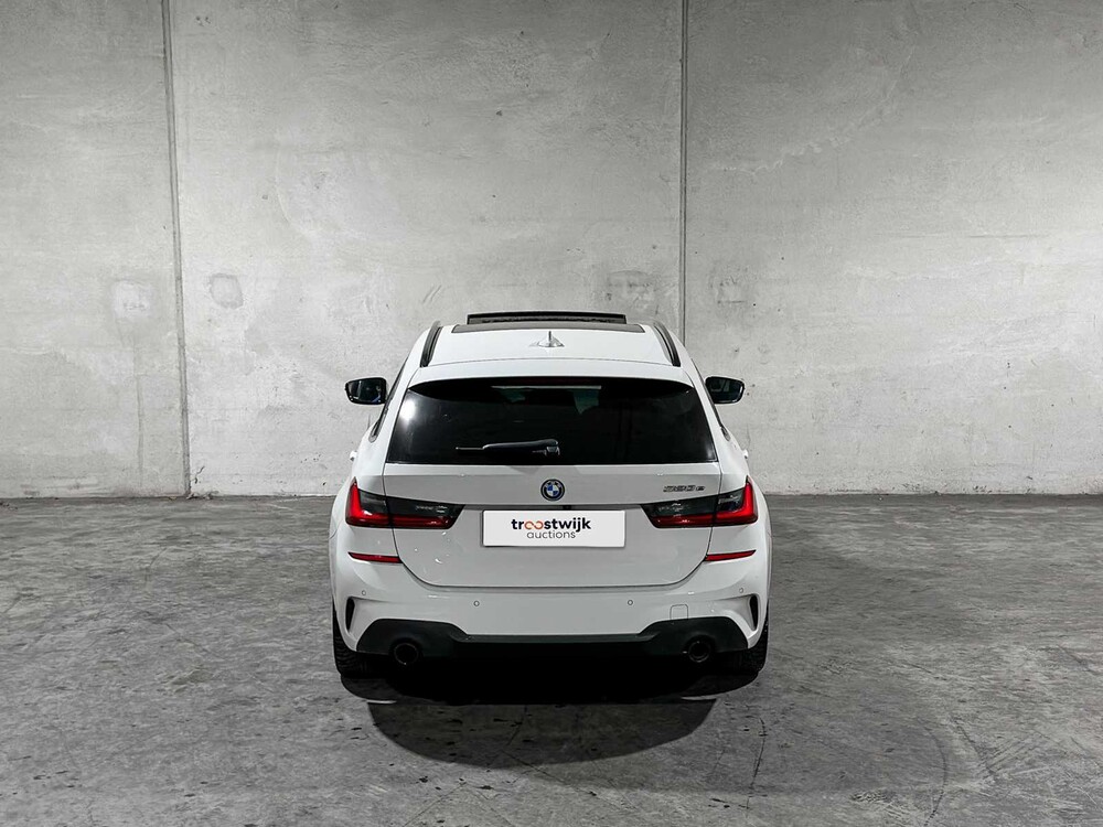 BMW 320e Touring Business Edition Plus M-Sport 204pk 2022 (Origineel-NL + 1e Eigenaar) 3-Serie, P-991-JH